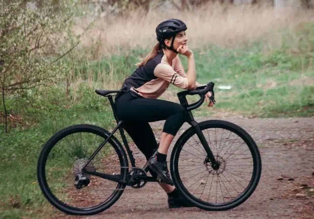 Jakie spodnie na rower wybrać, by uniknąć dyskomfortu podczas jazdy?