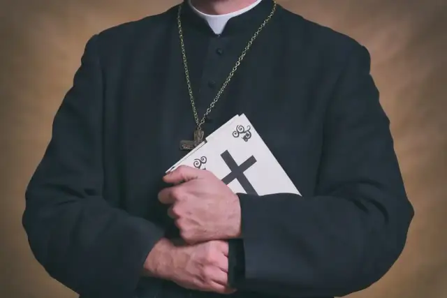 Ksiądz w Polsce: zawód czy powołanie? Analiza statusu i zarobków