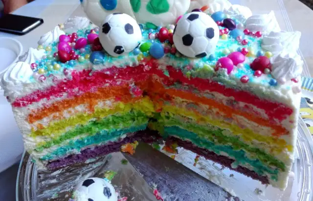 Czy można zamrozić tort z bitą śmietaną i jak uniknąć zniszczeń?