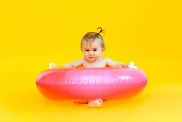 Koła do pływania dla niemowląt: Bezpieczeństwo czy ryzyko? Wybierz mądrze!