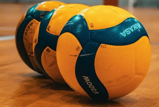Jaka piłka siatkarska? Mikasa V200W i wybór dla każdego