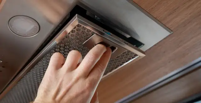 Jak zamontować okap kuchenny w obiegu zamkniętym - poradnik montażu krok po kroku