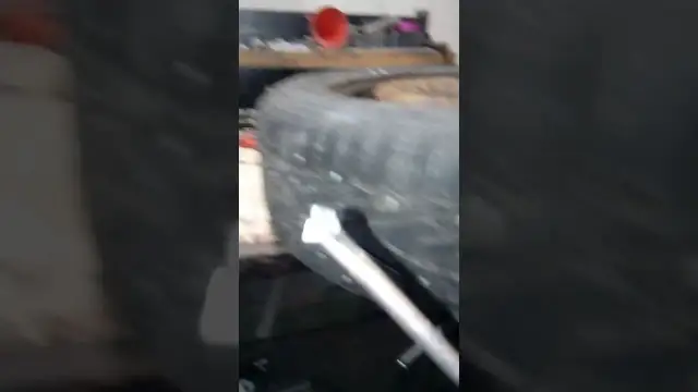 Jak wyciągnąć kolce z opony bez uszkadzania gumy i zaoszczędzić czas