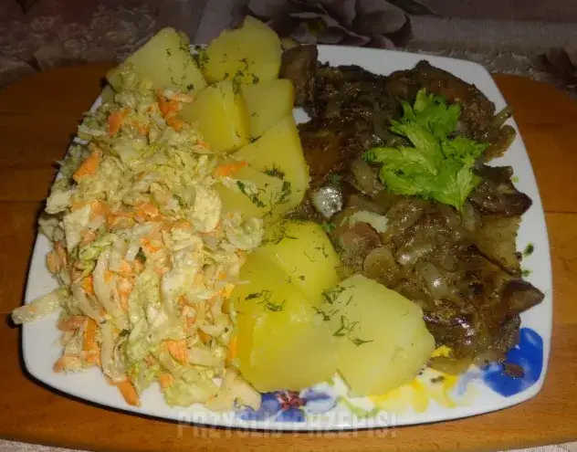 Jaka surówka do wątróbki? Przepisy i porady Alana Szewczyka