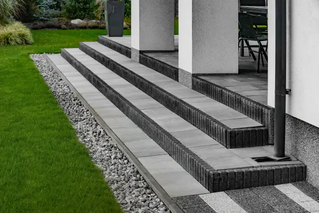 Taras z czego najlepiej? Wybierz idealny materiał na lata!