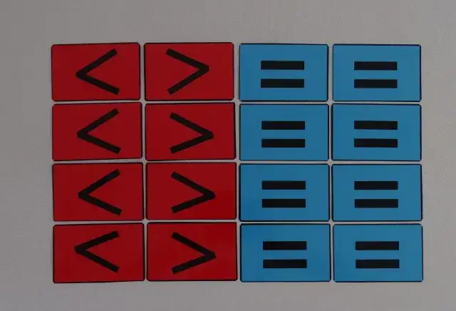 Znak przybliżenia w matematyce - jak go używać i zrozumieć?