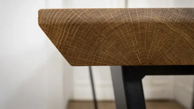 Jak połączyć drewniany blat z metalowymi nogami, aby uniknąć problemów