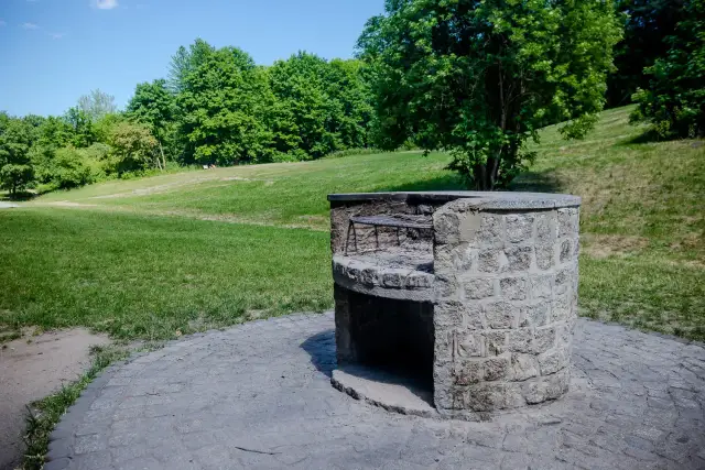 Najlepsze miejsca na grill w Powsinie – unikaj tłumów i problemów