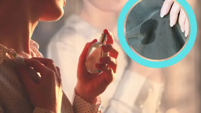 Kobieta aplikuje perfumy, a na tkaninie widoczne są ciemne plamy po perfumach.