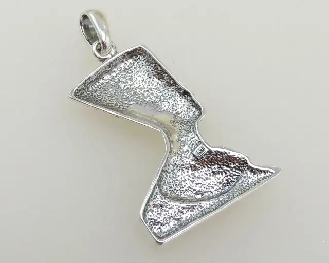 Nefretete wisiorek znaczenie: odkryj tajemnice piękna i mocy