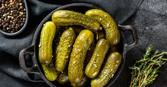 Czy ogórki konserwowe tuczą? Odkryj ich niskokaloryczne właściwości