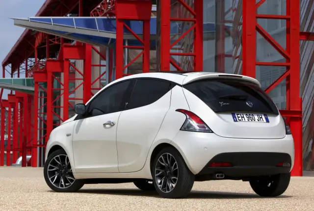 Pojemność baku Lancia Ypsilon: 40, 42L, LPG i zasięg sprawdź!