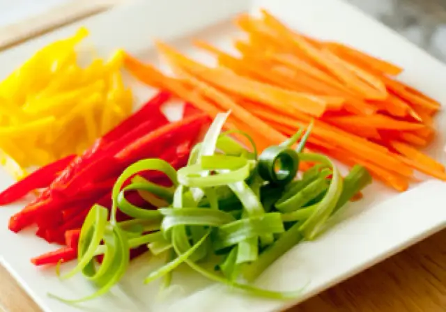 Frytki julienne co to? Poznaj ich smak i idealne zastosowanie