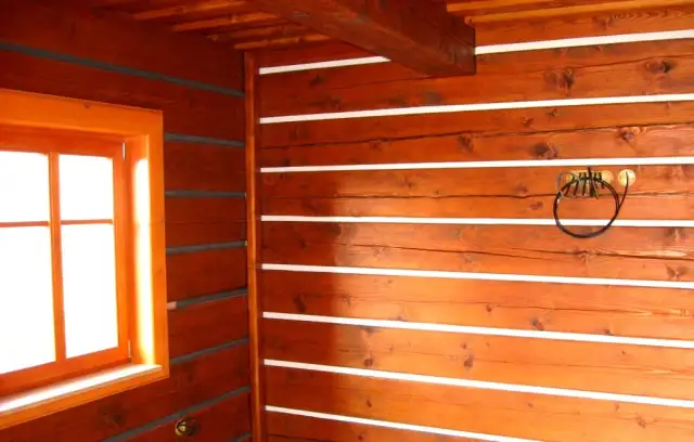 Skuteczne metody uszczelnienia domu z bali, które zapobiegają wilgoci