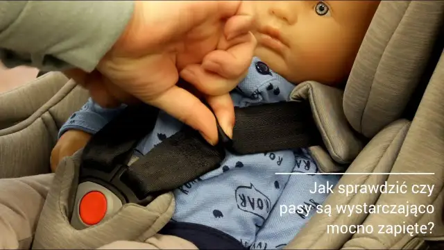 Jak zapiąć dziecko w foteliku pasami? Uniknij 99% błędów!