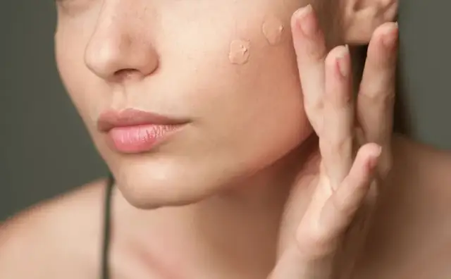 Jak działa krem bb? Odkryj jego sekrety i korzyści dla skóry