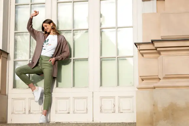 Stylizacje z kardiganem: Inspiracje i porady na każdą okazję