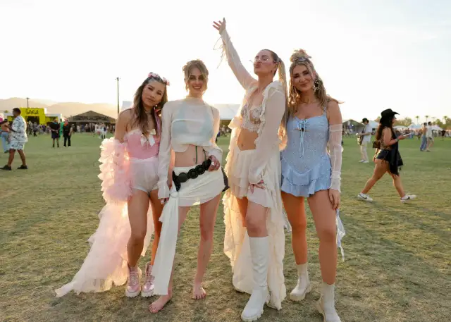 Stylizacje na festiwal 2025: Trendy, porady i inspiracje