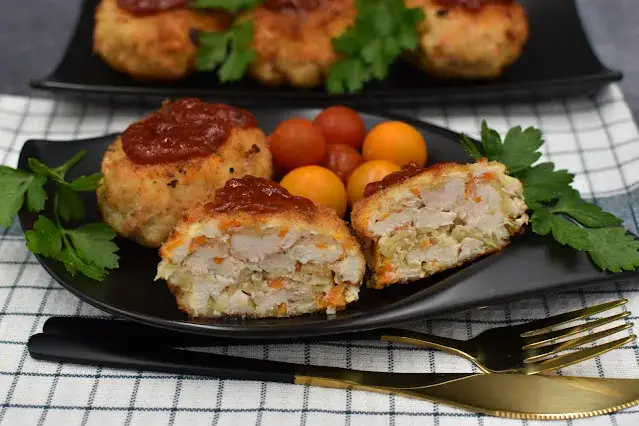 Szybkie kotleciki drobiowe z pieczarkami, które zachwycą każdego smakosza