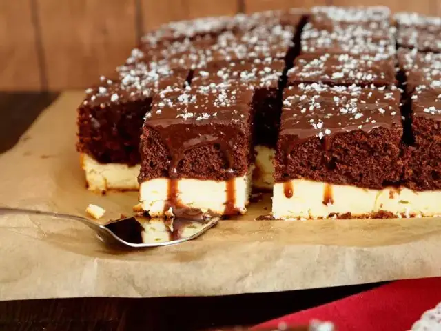 Szybkie ciasto z mikrofali bez kakao - łatwy przepis na deser