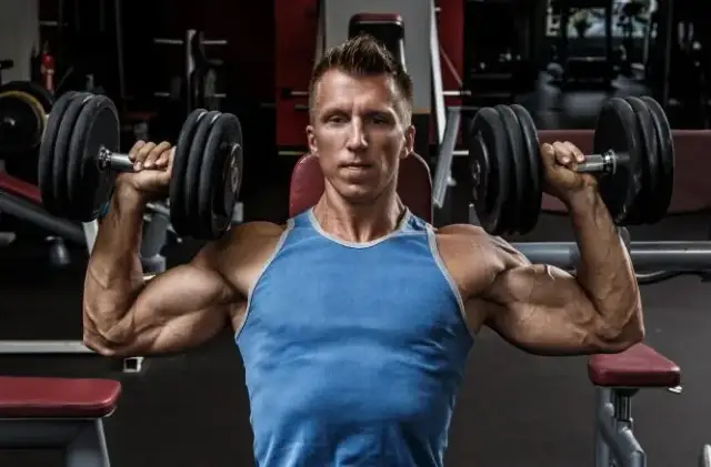 Ile ćwiczeń na barki? Odkryj skuteczne metody treningowe