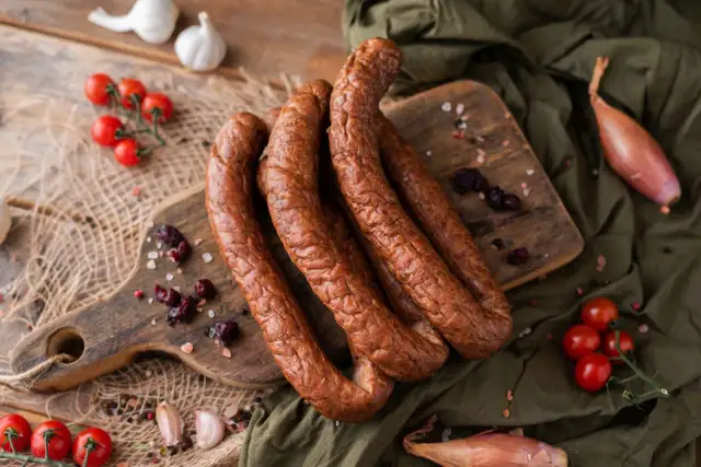 Czy kiełbasa bezglutenowa to mit? Sprawdź, jak bezpiecznie wybierać produkty mięsne