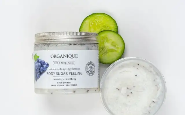 Peeling solny czy cukrowy - który lepiej zadba o Twoją skórę?