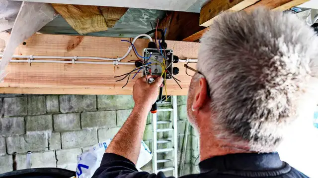 Jaki bezpiecznik do garażu - uniknij błędów i zapewnij bezpieczeństwo