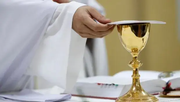 Ile na mszę za zmarłego? Sprawdź, ile powinieneś ofiarować