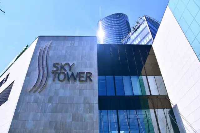 Sky Tower - najwyższy budynek we Wrocławiu. Czy warto tu zamieszkać?
