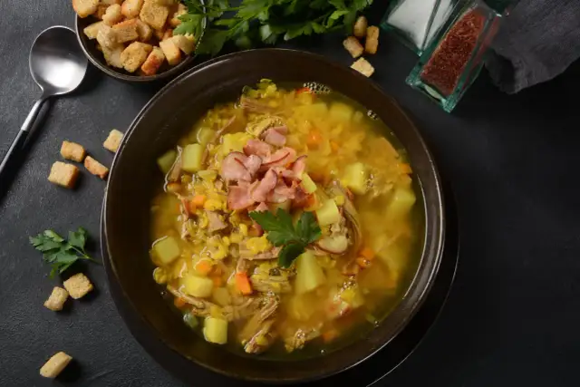 Jak się gotuje zupę fasolową - prosty przepis na pyszną zupę