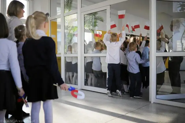 NNW szkolne: Obowiązkowe? Co kryje polisa? Wybierz mądrze!