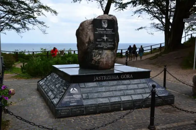 Pomnik "Gwiazda Północy" na Jastrzębiej Górze, najdalej wysuniętym punkcie Polski. Widok na morze.