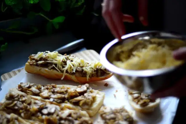 Proste historie zapiekanka – smaki dzieciństwa w każdej porcji