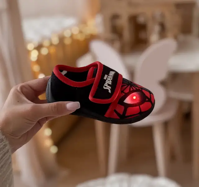 Jakie buciki do żłobka wybrać, aby zapewnić komfort i bezpieczeństwo?