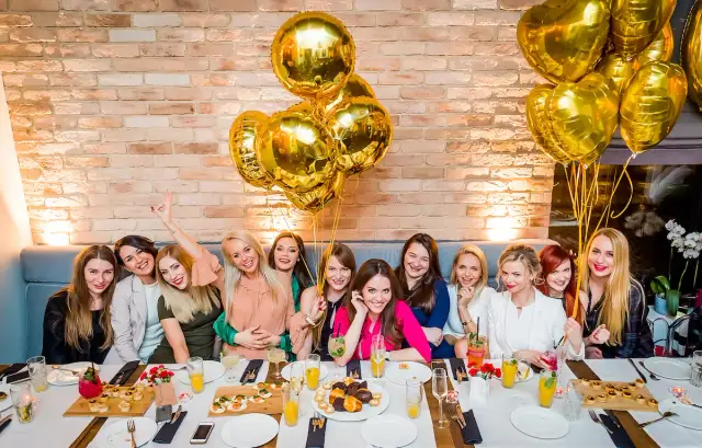 Impreza w stylu lat 30 – jak zorganizować niezapomniane przyjęcie