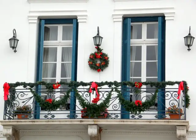 Jak ustroić balkon na święta - inspiracje, które zachwycą gości