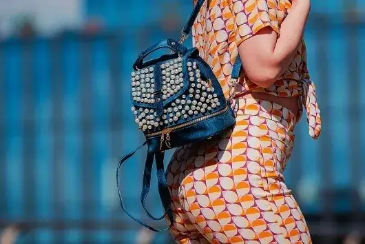 Nerka, shopperka, plecak? Wybierz torebkę do sportowego stylu!