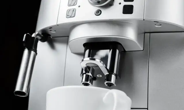 Jak wyczyścić ekspres do kawy De’Longhi, aby uniknąć problemów z kawą