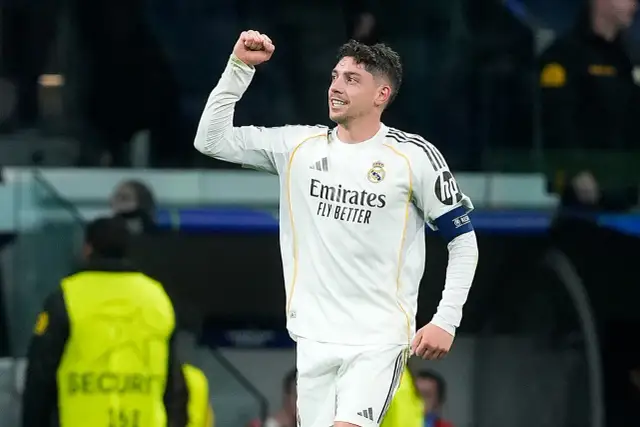 Piłkarz Realu Madryt świętuje, zbliżając się do finału Ligi Mistrzów.