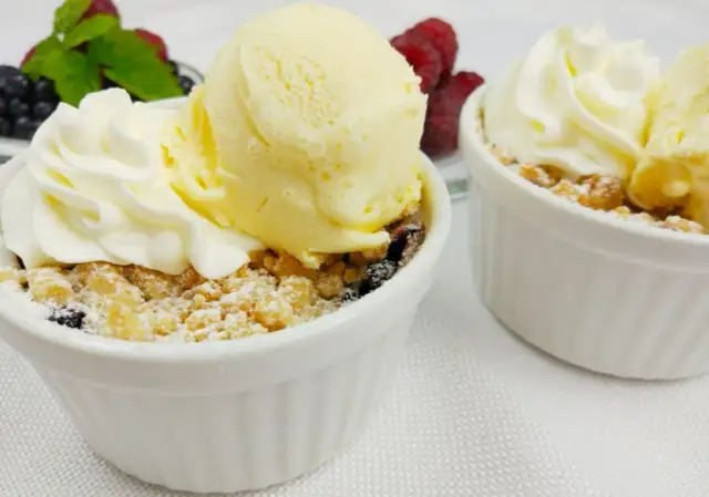 Prosty przepis na ciasto z kruszonką – szybki deser bez skomplikowanych składników