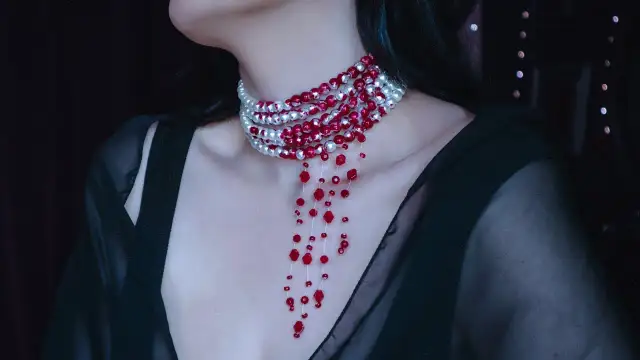 Jak zrobić naszyjnik z krwią - krok po kroku z ważnymi wskazówkami