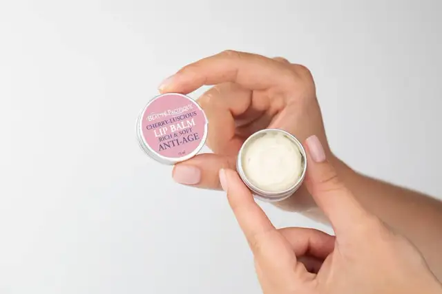 Jak pielęgnować usta po makijażu permanentnym, by uniknąć problemów?