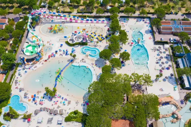  Kempingi we Włoszech - najlepsze miejsca na wypoczynek w plenerze