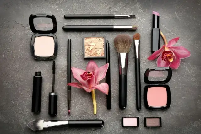 Jak przechowywać kosmetyki, aby uniknąć ich zniszczenia i zmarnowania
