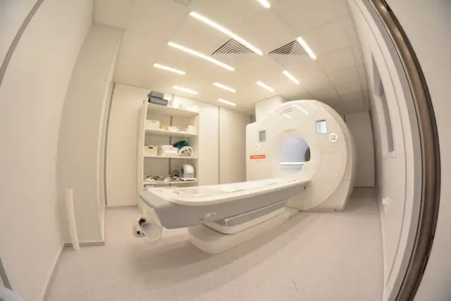 Szybki rezonans magnetyczny NFZ: Omiń kolejki w 4 krokach