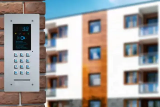 Jak otworzyć drzwi domofonem - sprawdzone metody i porady