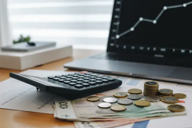 Składki ZUS 2026 w JDG: Wszystkie kwoty i ulgi. Jak zaoszczędzić?