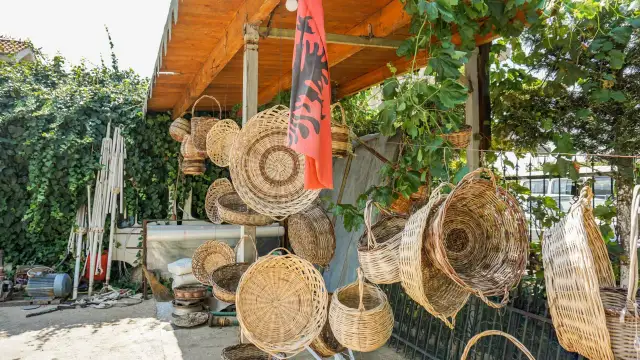 Co warto przywieźć z Albanii? Najlepsze pamiątki i lokalne smaki