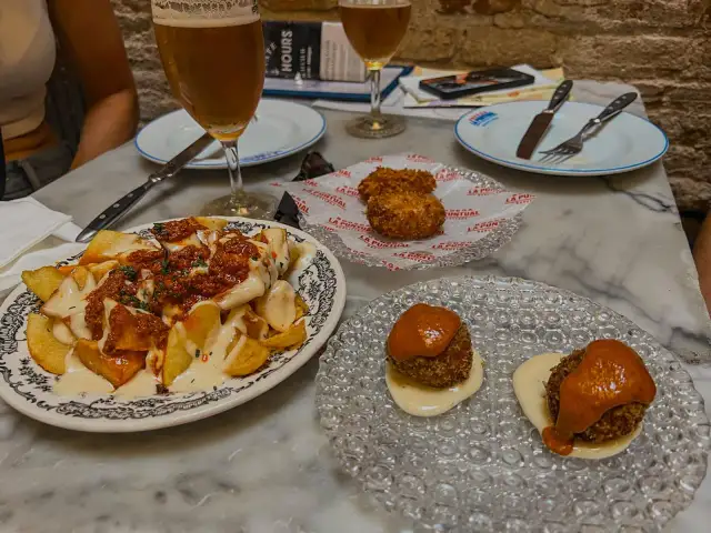 Gdzie zjeść w Barcelonie? Odkryj najlepsze restauracje i smaki